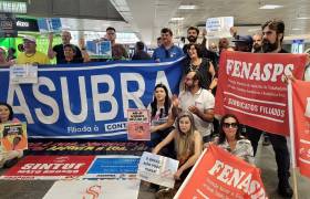 FENASPS e FONASEFE fazem ato no aeroporto de Brasília